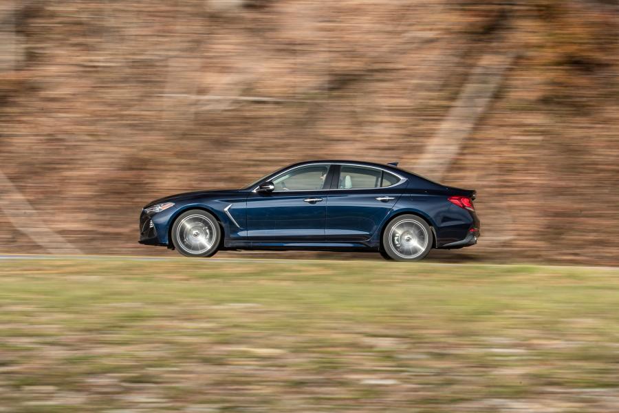  Genesis G70 2.0T 2018 года  (NA) (фото 35 из 44)